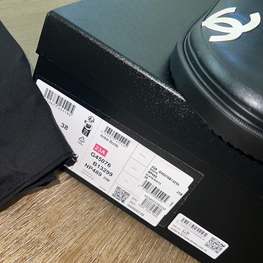 Chanel rain boots - Picture 7 of 13